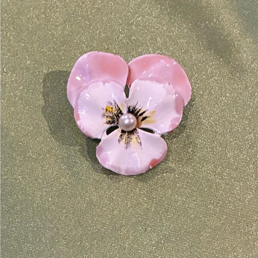 Elegant Pink Floral Brooch